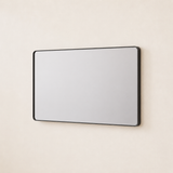 Keonjinn Wandspiegel mit schwarzem Metallrahmen, abgerundeter rechteckiger Badspiegel, matter schwarzer Bauernhausspiegel mit nahtlosem Rahmen, HD-Sicherheitsglas (horizontal/vertikal)