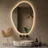 Keonjinn Asymmetrischer beleuchteter Badezimmerspiegel mit Lichtern, LED-Spiegel in unregelmäßiger Form mit gehärtetem HD-Glas, UL-gelisteter LED-Treiber, 3 Farbtemperaturen, dimmbar, Memory-Funktion, sichere Entnebelung