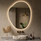 Keonjinn Asymmetrischer beleuchteter Badezimmerspiegel mit Lichtern, LED-Spiegel in unregelmäßiger Form mit gehärtetem HD-Glas, UL-gelisteter LED-Treiber, 3 Farbtemperaturen, dimmbar, Memory-Funktion, sichere Entnebelung
